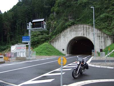 タラガトンネル