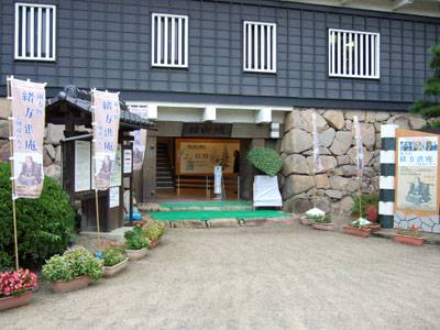 岡山城入り口