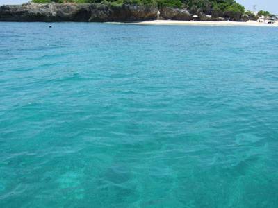コマカ島の海の色